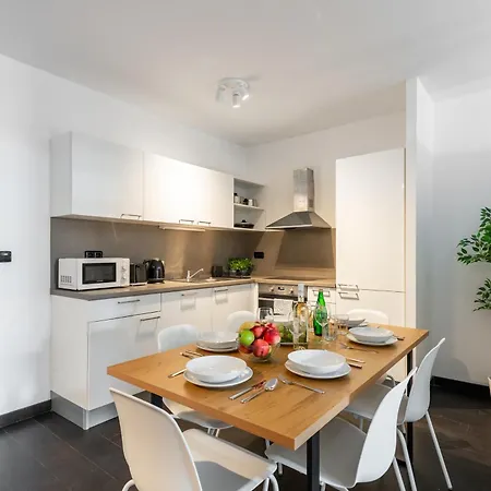 2-3br With Balcony I Metro I Karlin Praha