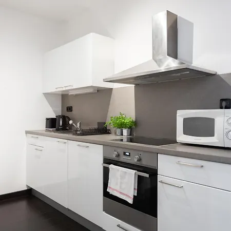 2-3br With Balcony I Metro I Karlin Πράγα