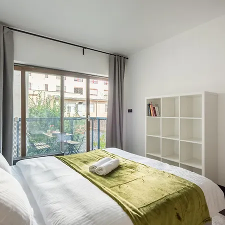 Διαμέρισμα 2-3br With Balcony I Metro I Karlin