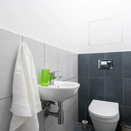 Apartmán 2-3br With Balcony I Metro I Karlin *