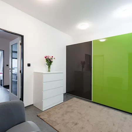 2-3br With Balcony I Metro I Karlin Πράγα