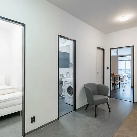 2-3br With Balcony I Metro I Karlin Διαμέρισμα