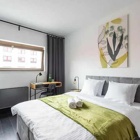 Διαμέρισμα 2-3br With Balcony I Metro I Karlin Πράγα