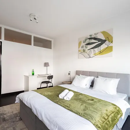 2-3br With Balcony I Metro I Karlin Apartmán