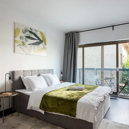 2-3br With Balcony I Metro I Karlin Apartmán