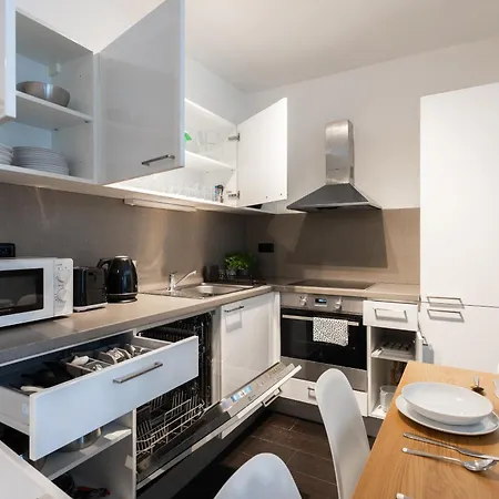 2-3br With Balcony I Metro I Karlin