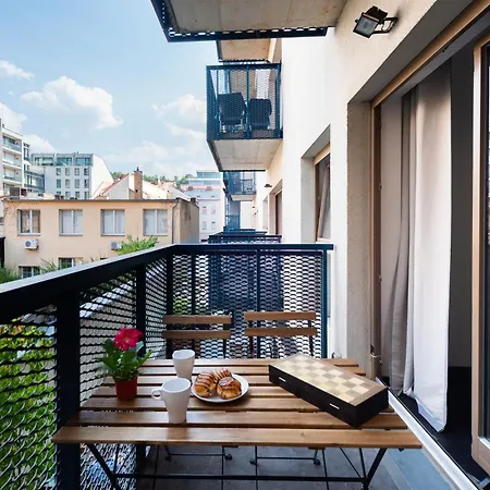 2-3br With Balcony I Metro I Karlin Praha