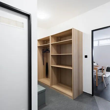 Διαμέρισμα 2-3br With Balcony I Metro I Karlin *