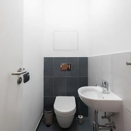 2-3br With Balcony I Metro I Karlin * Πράγα