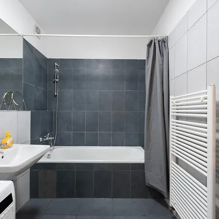 2-3br With Balcony I Metro I Karlin Διαμέρισμα Πράγα