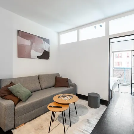 2-3br With Balcony I Metro I Karlin Apartmán Praha