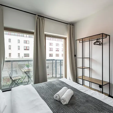 2-3br With Balcony I Metro I Karlin Πράγα