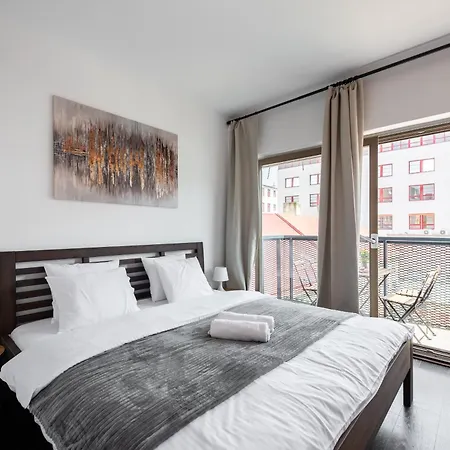 2-3br With Balcony I Metro I Karlin Apartmán