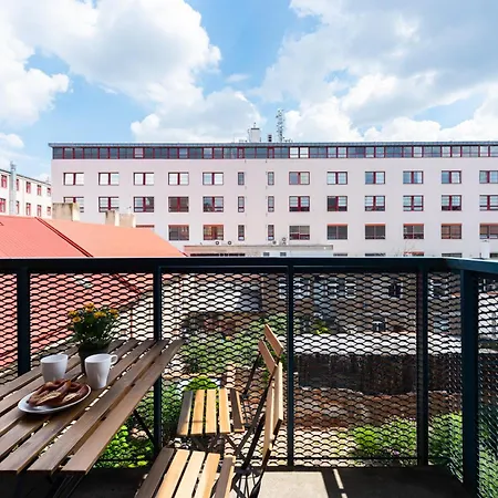 Διαμέρισμα 2-3br With Balcony I Metro I Karlin