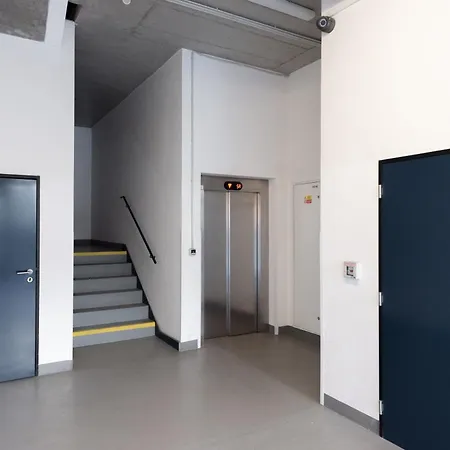 2-3br With Balcony I Metro I Karlin Διαμέρισμα