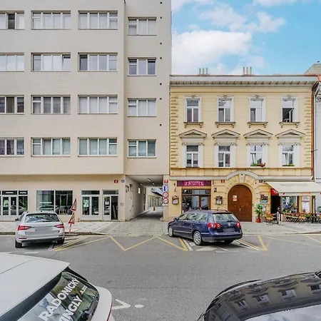 Διαμέρισμα 2-3br With Balcony I Metro I Karlin *