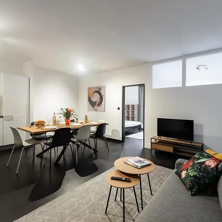 2-3br With Balcony I Metro I Karlin Διαμέρισμα *