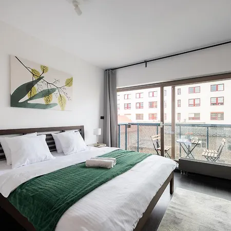 2-3br With Balcony I Metro I Karlin Apartmán Praha