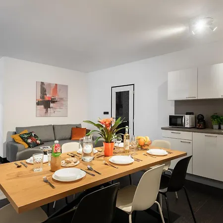 3 Bedrooms Near Center Of Prag