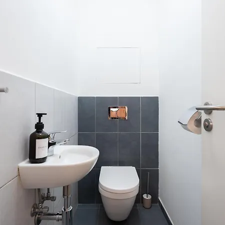 Apartmán 2-3br With Balcony I Metro I Karlin
