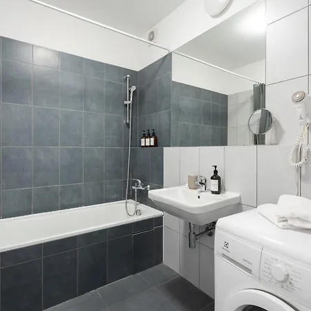 2-3br With Balcony I Metro I Karlin Apartmán Praha