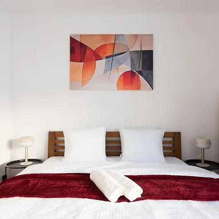 2-3br With Balcony I Metro I Karlin * Praha