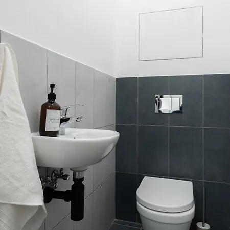2-3br With Balcony I Metro I Karlin Διαμέρισμα