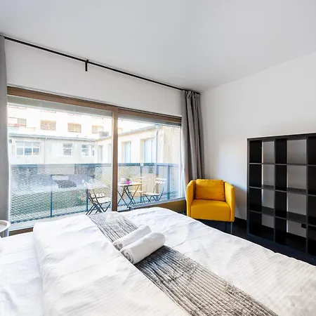 2-3br With Balcony I Metro I Karlin Apartmán