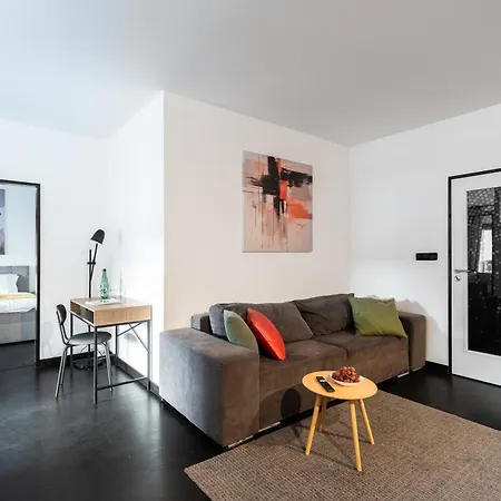 2-3br With Balcony I Metro I Karlin Apartmán *