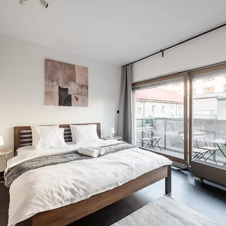 2-3br With Balcony I Metro I Karlin Apartmán *