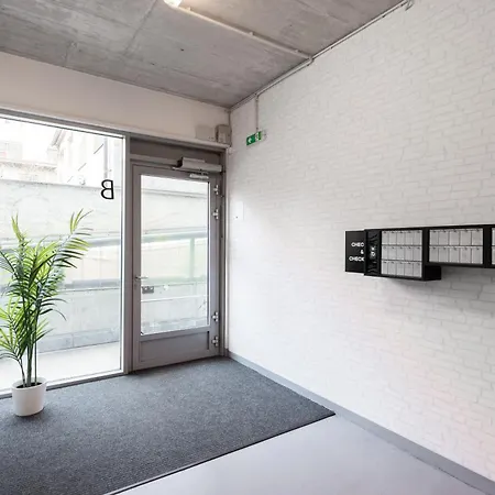 2-3br With Balcony I Metro I Karlin Διαμέρισμα