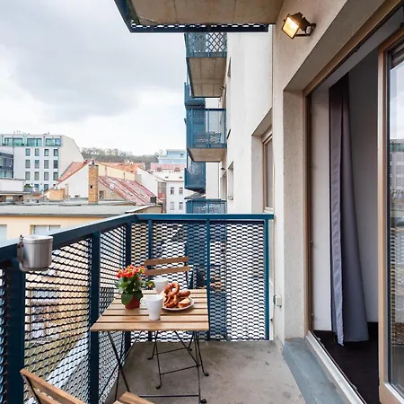 2-3br With Balcony I Metro I Karlin Apartmán