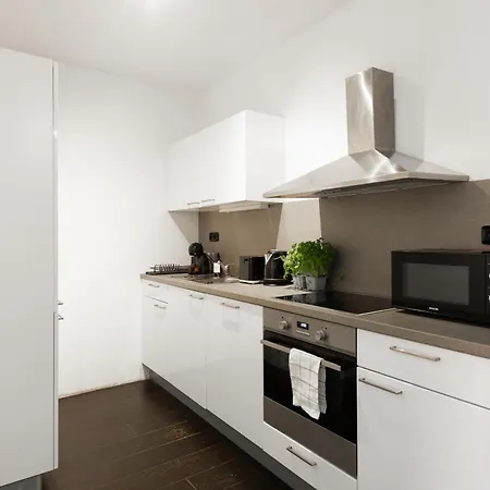 2-3br With Balcony I Metro I Karlin Διαμέρισμα