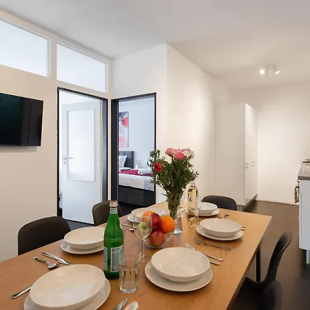 Διαμέρισμα 2-3br With Balcony I Metro I Karlin Πράγα