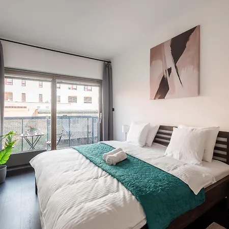 2-3br With Balcony I Metro I Karlin Διαμέρισμα *