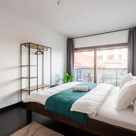 2-3br With Balcony I Metro I Karlin * Πράγα