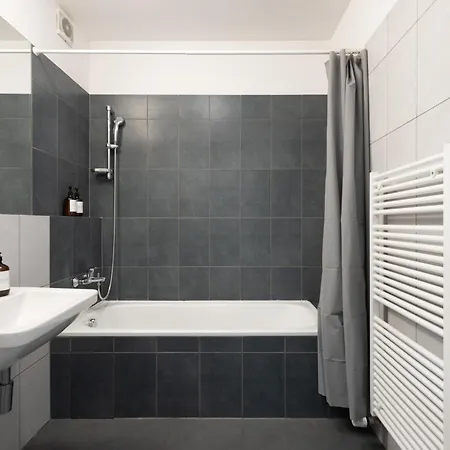 Διαμέρισμα 2-3br With Balcony I Metro I Karlin