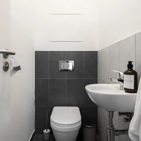 2-3br With Balcony I Metro I Karlin Apartmán