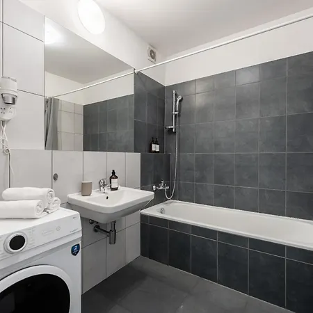 Διαμέρισμα 2-3br With Balcony I Metro I Karlin *