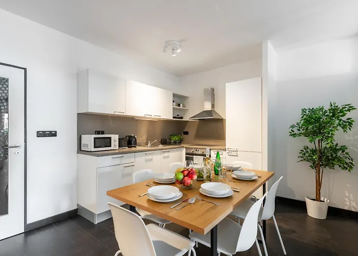 3 Bedrooms Near Center Of 프라하