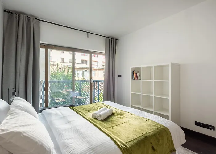아파트 3 Bedrooms Near Center Of