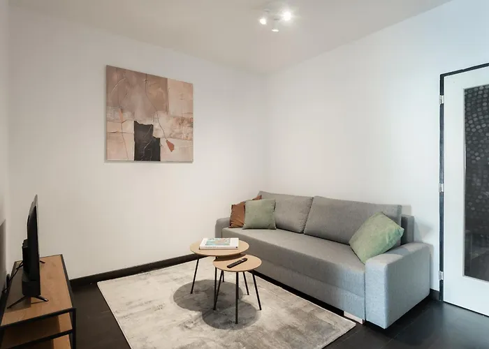3 Bedrooms Near Center Of