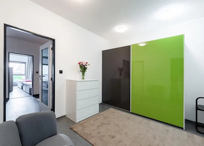 3 Bedrooms Near Center Of 프라하