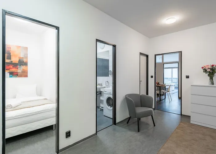 3 Bedrooms Near Center Of 아파트