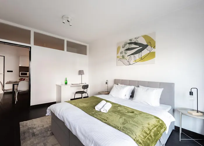3 Bedrooms Near Center Of 아파트