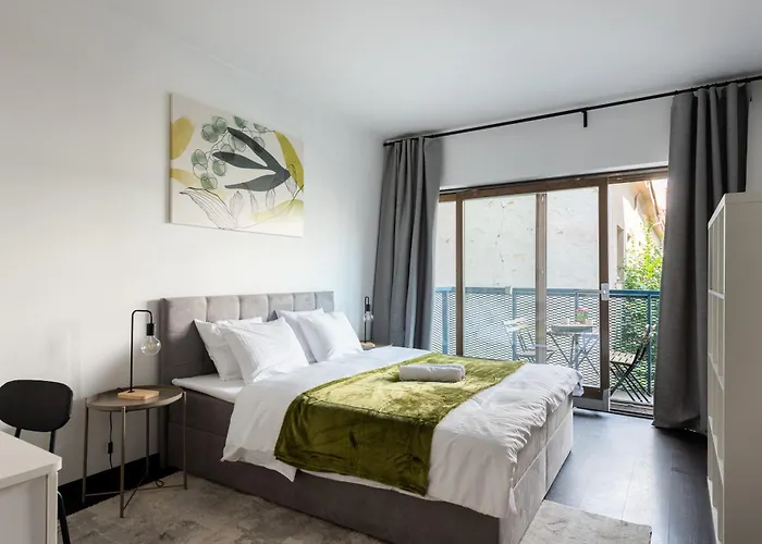 3 Bedrooms Near Center Of 아파트