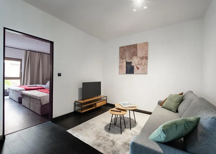 3 Bedrooms Near Center Of 아파트