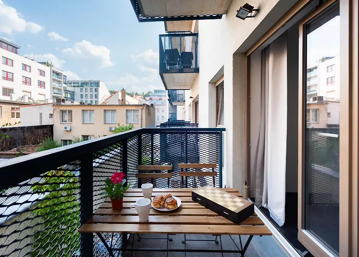 3 Bedrooms Near Center Of 프라하
