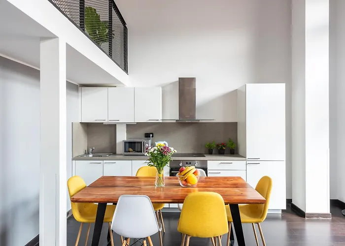 아파트 3 Bedrooms Near Center Of