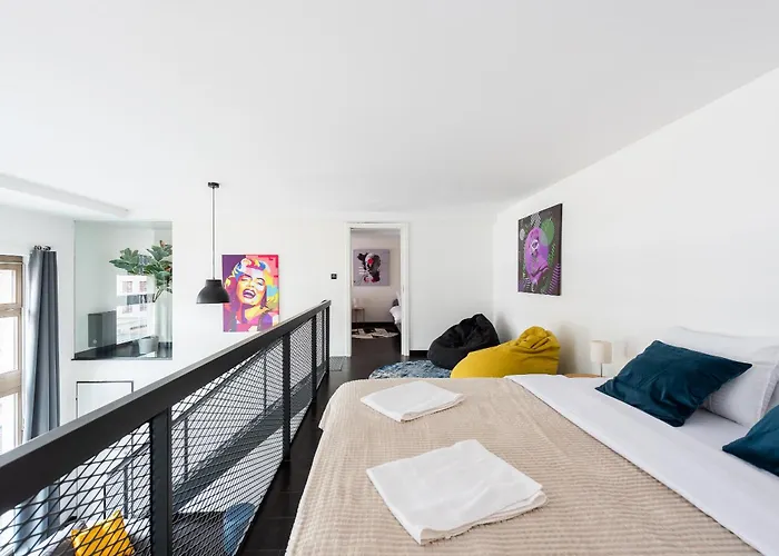 3 Bedrooms Near Center Of *